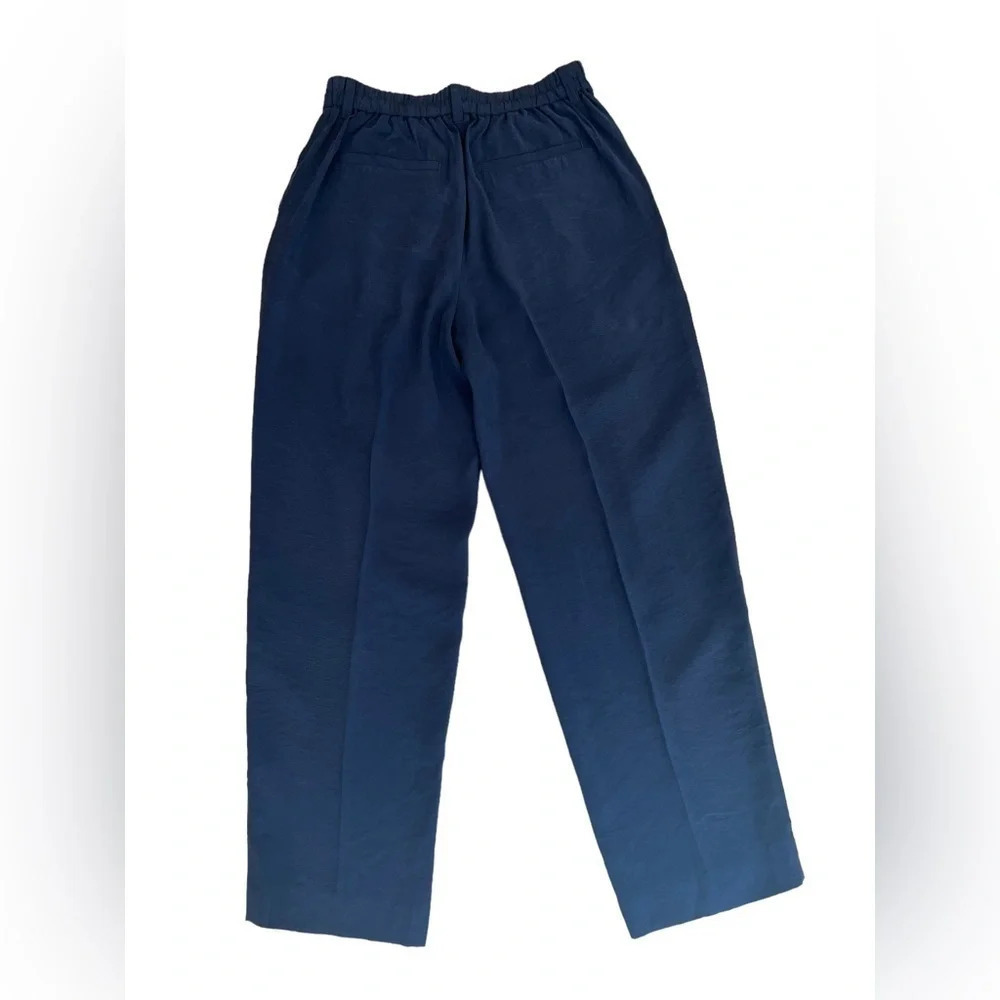 Madewell The Tailored Tapered Pant in Softdrape NWT
Navy 
Size 2 - Picture 6 of 8